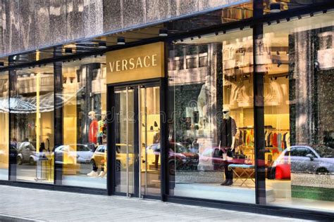 versace stores in europe